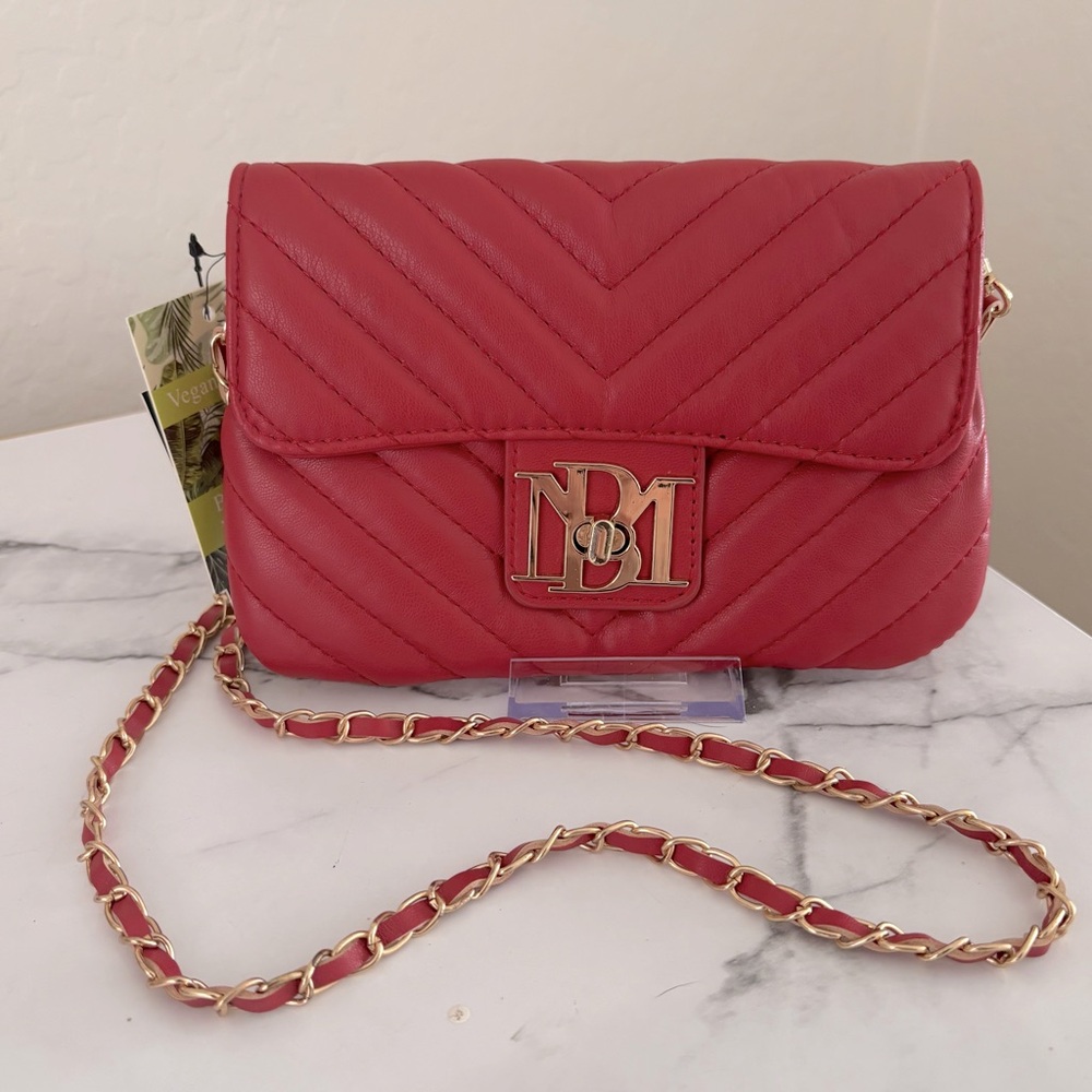 Badgley Mischka NWT Simple Phone Crossbody‎ with Turn Lock - Red Quilted Bag